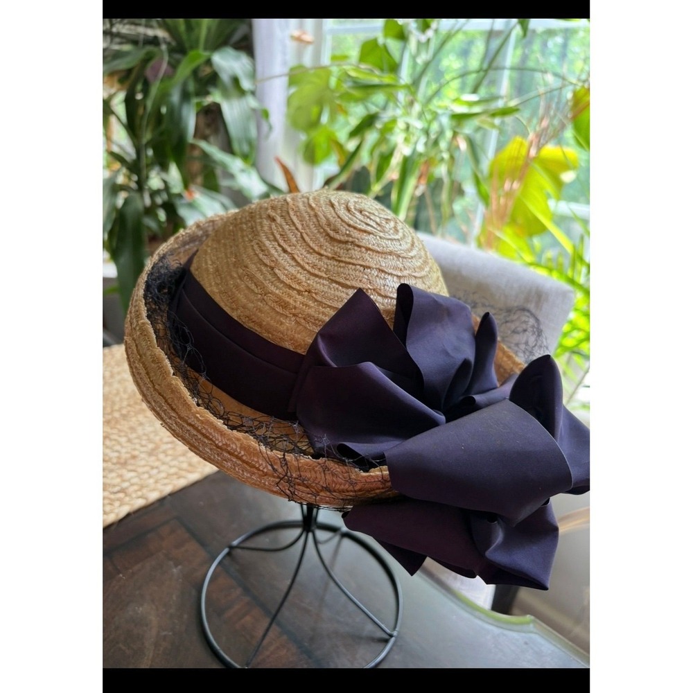 Women's vintage straw hat with bow
